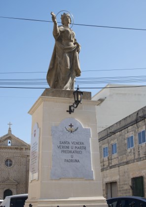 성녀 베네란다_photo by Matthew Axiak_at the Square of St Venera in Santa Venera_Malta.jpg